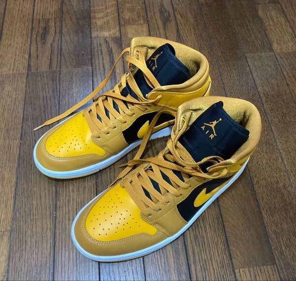 Nike Women's Air Jordan 1 Mid "University Gold" 28.5cm 中古
