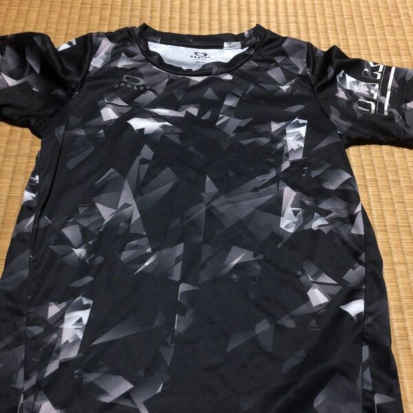 OAKLEY オークリー Tシャツ 半袖 ブラック系 YOUTH M 150