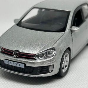 1/36 ◆フォルクスワーゲン・ゴルフGTi◆ プルバックミニカー 合金 ダイキャスト 2ドア開閉 左ハンドル シルバーメタリック