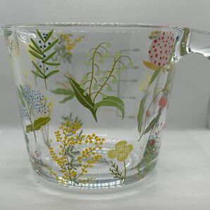 ●大容量 計量 花柄カップ●テンション上がる調理器具●耐熱 CCは勿論 OZメモリで洋書料理本レシピも!