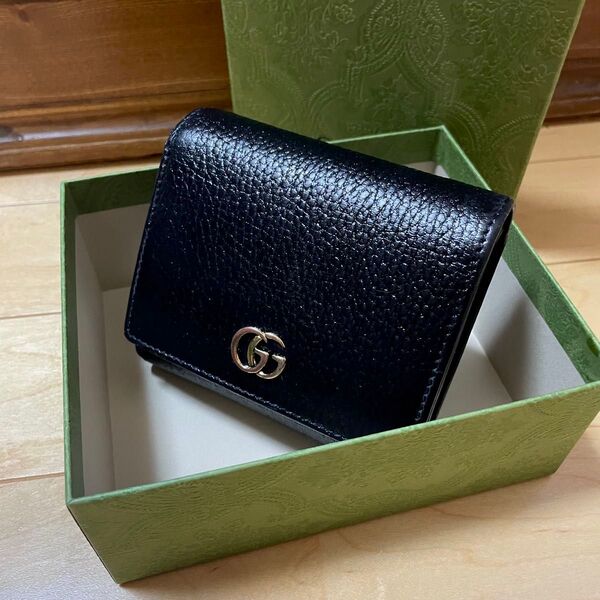 Gucci 二つ折り財布