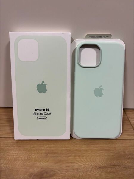 シリコンケース iPhone15 グリーン Apple MagSafe アップル