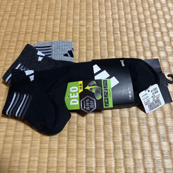 タグ付き adidas メンズソックス DEO 26〜28㎝ 3足1組 春・初夏向き 長持ち設計 消臭