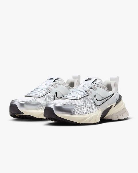 ナイキv2kラン ホワイトシルバー 23.5 NIKE