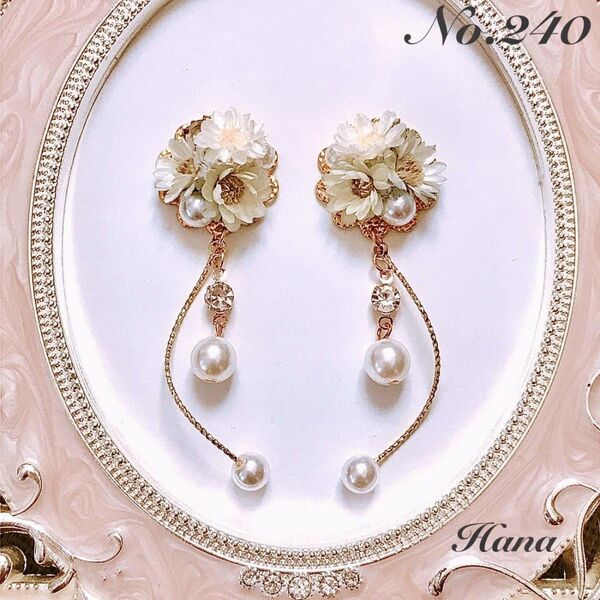 No.240 グレーのお花とパールカーブ 本物のお花のピアス イヤリング