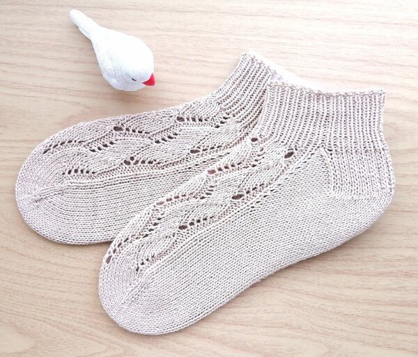 手編みの靴下 透かし編みの靴下 ハンドメイド
