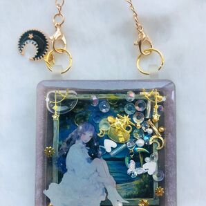 ハンドメイド レジン 液体入りシェイカーバックチャーム 月 パープル キーホルダー