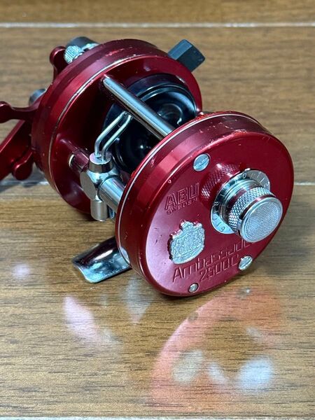 ABU2500C レッド