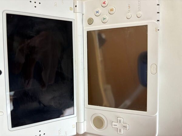 問題なく開きます 任天堂 3DSLL SDカード あり タッチペンのみなし 充電器つけます オマケカセット3個付き