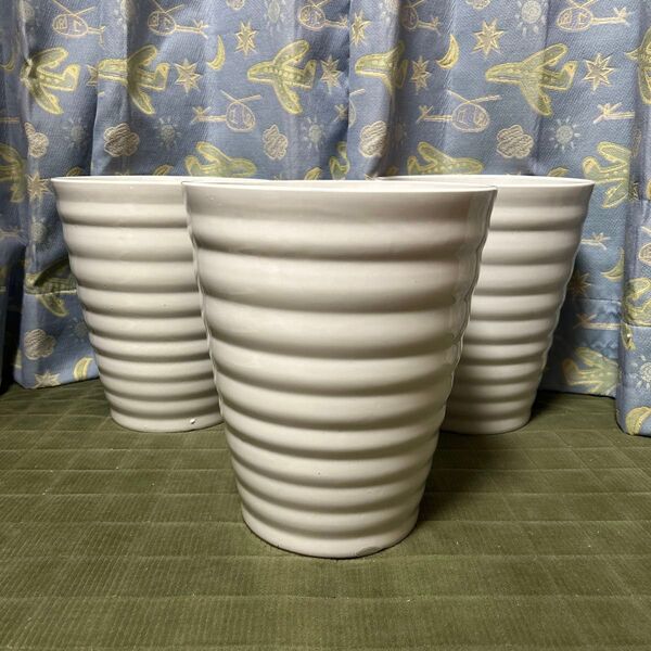 激安! 立体的陶器鉢 3個 大きめで背が高い 横シマ柄 植木鉢 胡蝶蘭鉢 胡蝶蘭株 胡蝶蘭苗 洋ラン 洋蘭 コチョウラン