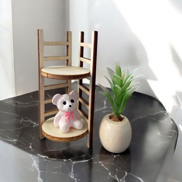 No.715 ミニチュア観葉植物 グリーン ミニチュアウッドラック ハシゴ型 2段ラック くまちゃん付き ミニ家具 ハンドメイド