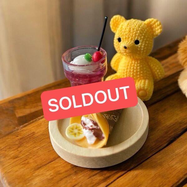 No.693 ミニチュアチョコバナナクレープ くまさんとお茶会 ジュース 木のトレーセット ドール用ままごと ハンドメイド