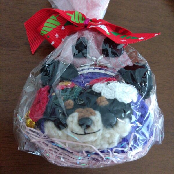 ③あみぐるみ チワワ ワンちゃん ハンドメイド がま口・ポーチ 手編みチャーム付