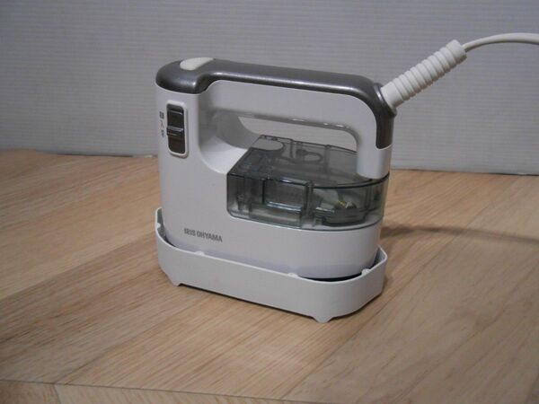軽量 衣類をかけたまま 衣類用スチーマー アイリスオーヤマ IRS-01-WS
