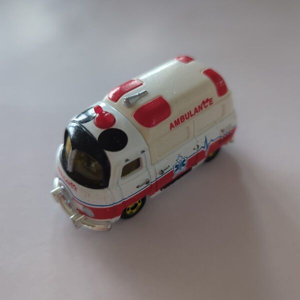 TOMICA トミカ ディズニーモータース ワームン ミッキーマウス 救急車