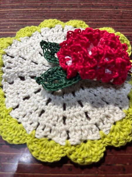 お花のブローチ レース編み ハンドメイド 母の日 カーネーション
