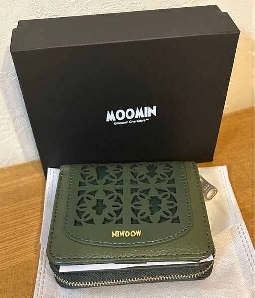 【新品】ムーミン フェイクレザー 2つ折り財布 グリーン リトルミイ スナフキン ニョロニョロ 北欧