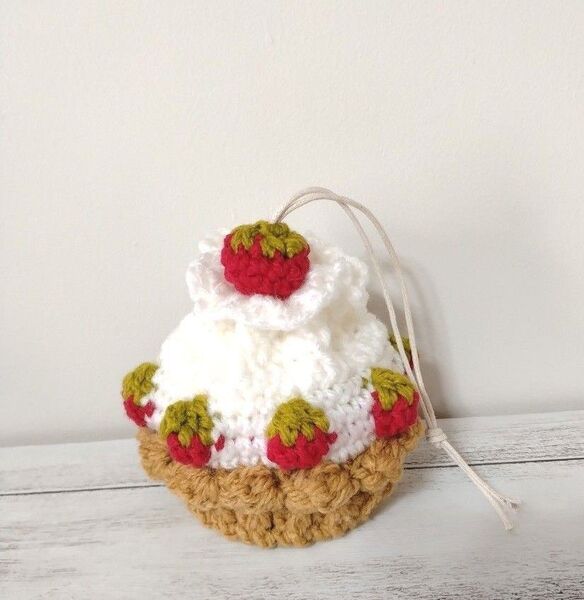 ストロベリータルトの巾着ポーチ 小物入れ ハンドメイド カップケーキ