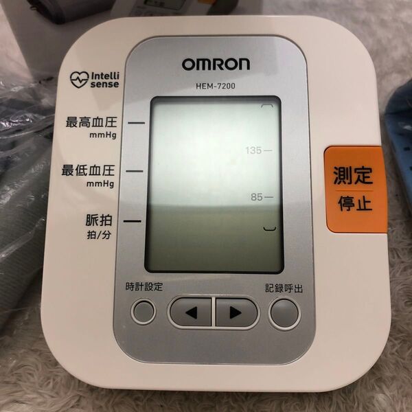 OMRON 血圧計 HEM-7200 ホワイト