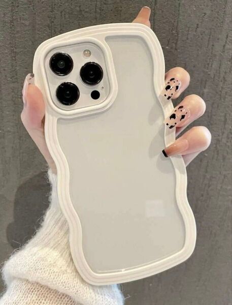iPhone13 ケース ホワイト うねうね なみなみ ウェーブ 落下防止 韓国 可愛い 透明 クリア TPU