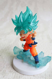 w848. ドラゴンボール　フィギュア　SSGSS　孫悟空　中古品　ミニチュア　フィギュア DRAGON BALL