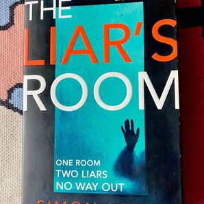 THE LIAR'S ROOM / Simon Lelic ペーパーバック