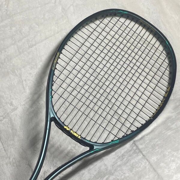 YONEX V CORE PRO 100