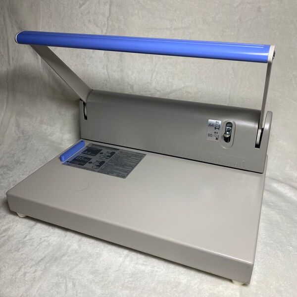 【美品】 KOKUYO コクヨ 多穴パンチ PN-50N ファイル 事務 A4 B5