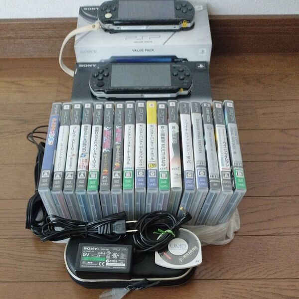PSP本体2台とUMD17本まとめ売り psp-2000 psp-1000 ポーチ、充電器、メモリースティックまとめて