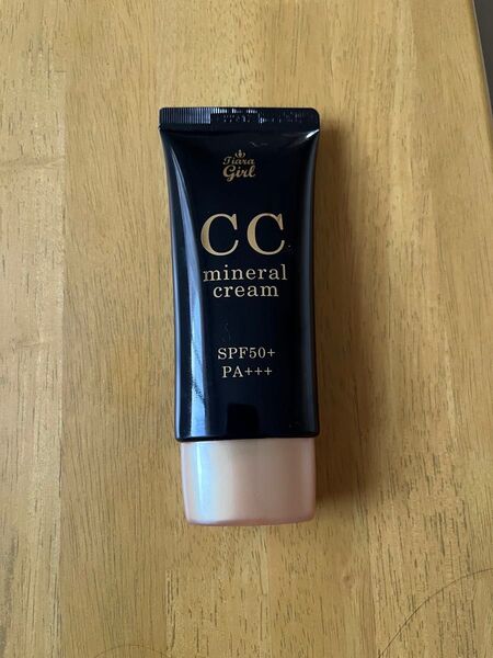 CC ミネラルクリーム自然な肌色 SPF50+ PA+++