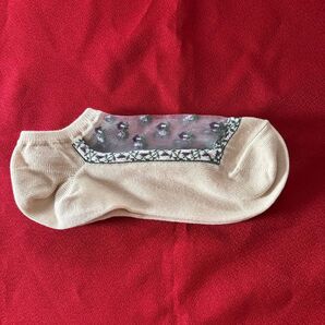 花柄刺繍入り ベージュ くるぶし丈ソックス