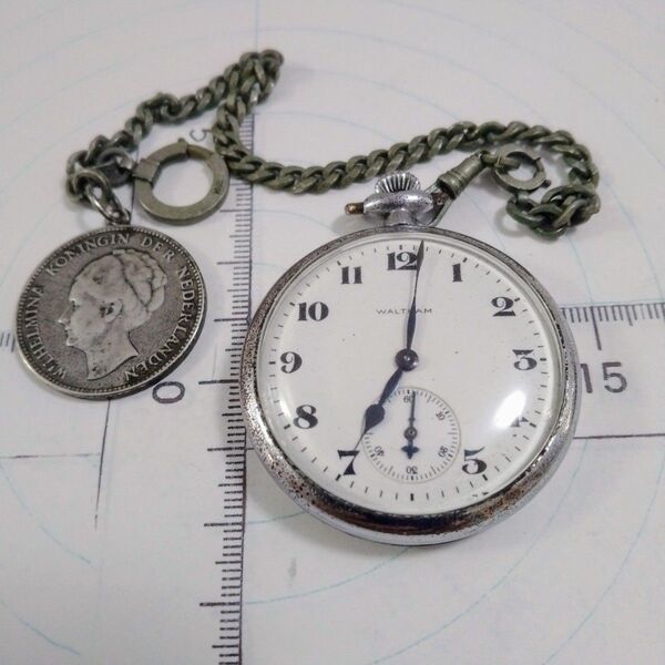 稼働希少品 Waltham 手巻き懐中時計 1925〜26年製 1ギルダー銀貨付1929年製