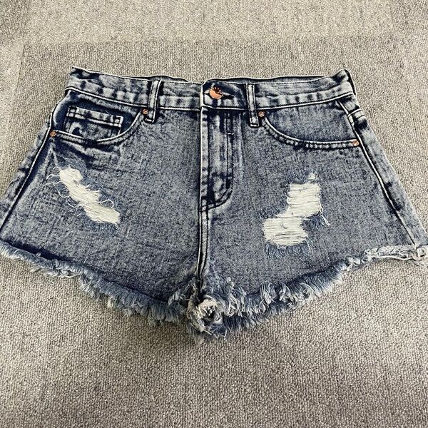 デニムショートパンツ Forever21 ZARA UNIQLO GU ダメージ加工 脱色カラー UGGなどに!カットオフ