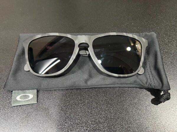 OAKLEY Frogskins Mix アジアンフィット マットブラックカモ×プリズムグレー 中古品