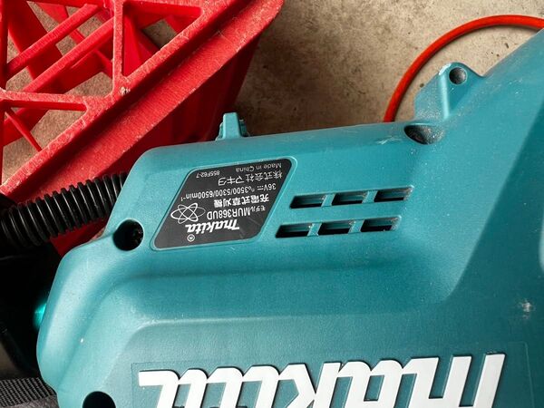 (タイムセール)最終値下 マキタ MUR368UD 草刈機 純正バッテリー2個、充電器付 良品 動作確認済み