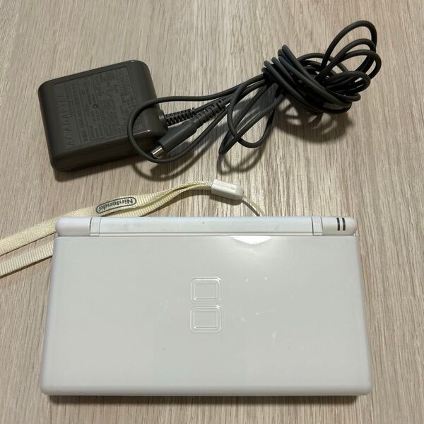 ★美品★Nintendo DS Lite ニンテンドーDS 充電器・タッチペン 付き クリスタルホワイト