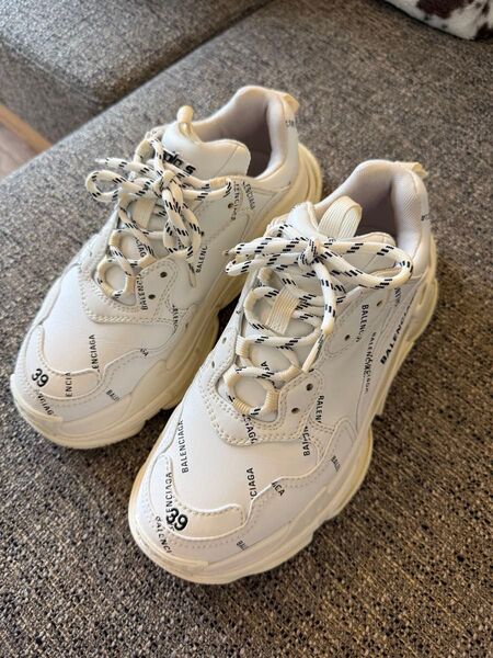 BALENCIAGA Triple S スニーカー 39 ホワイト