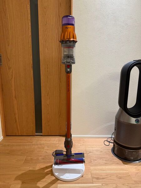 ダイソンSV18 本体 充電スタンド 保証6年 光る隙間ノズル SV18 コードレスクリーナー 掃除機 Dyson