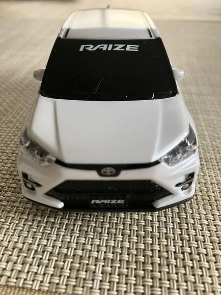 トヨタ ライズ カラーサンプルミニカー ホワイト