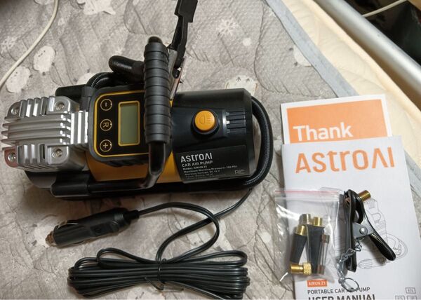 AstroAI エアーコンプレッサー 自動車用 150PSI DC12V シガーソケット接続式 高輝度LEDライト 自動停止