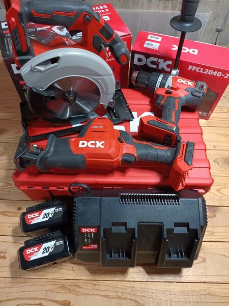 DCK ビルディ 20V 振動ドライバードリル マルノコ レシプロ バッテリー 充電器