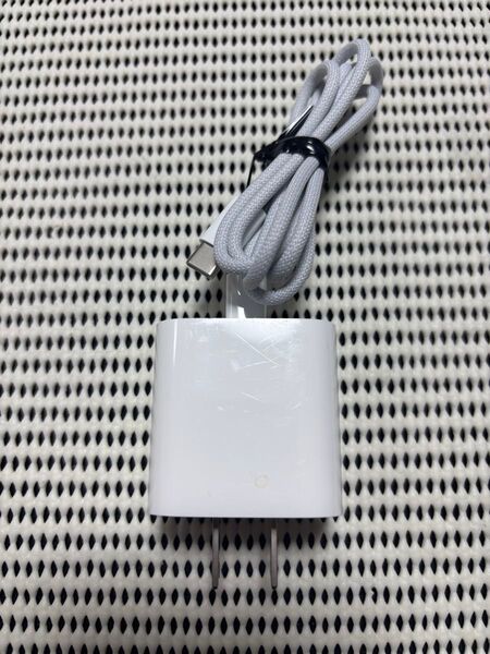 アップル純正 20W USB-C電源アダプタとUSB-Cケーブル