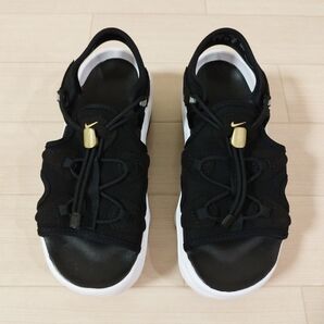 NIKE エアマックス ココ サンダル