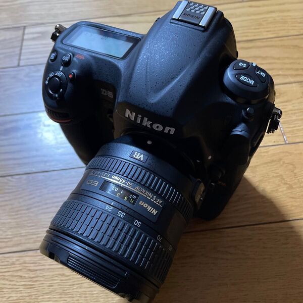 Nikon D5ボディCFタイプ AF-S24-85 VRセット 美品 シャッター回数9960回前後 ニコン フルサイズ