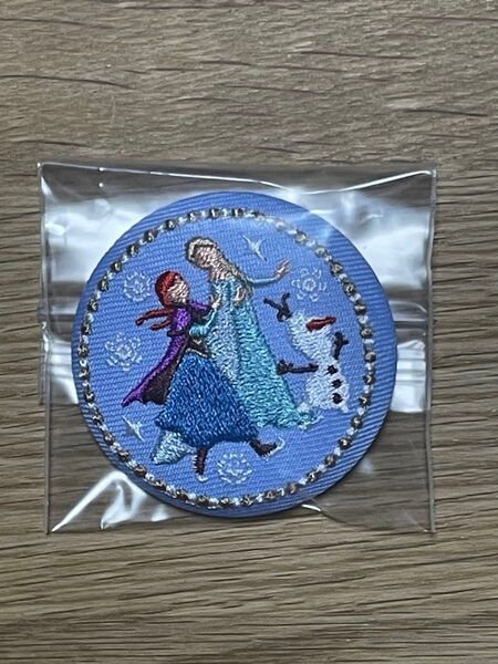 Disney Characters 刺繍缶バッジビスケット アナと雪の女王 ディズニー バッジ
