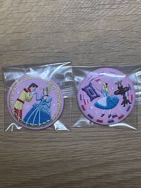 【2個セット】Disney Characters 刺繍缶バッジ シンデレラ 不思議の国のアリス ディズニー アリス