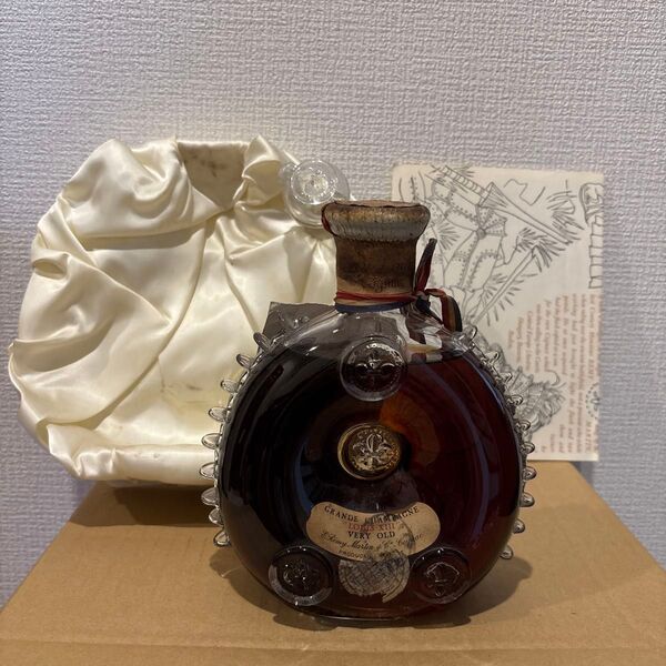 レミーマルタン ルイ13世 クリアケース バカラボトル コニャック REMY MARTIN 未開封 替栓付 古酒