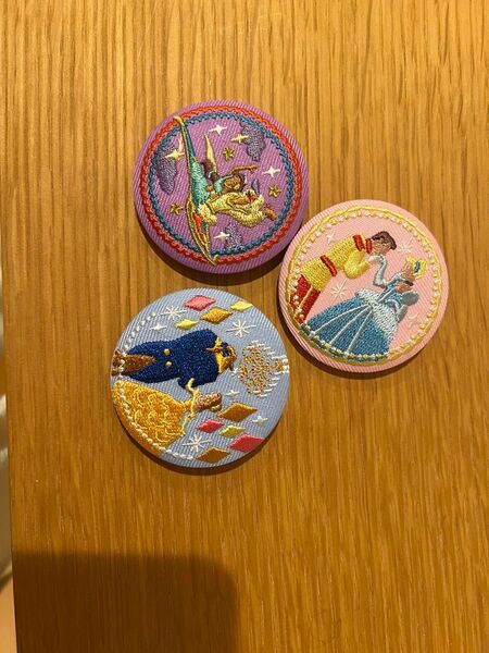 ディズニー刺繍缶バッジ
