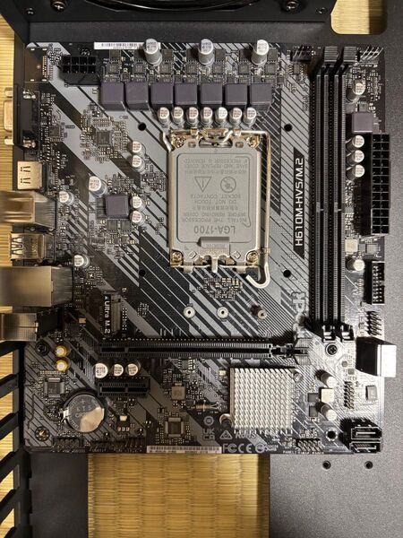 ASRock H610M-HVS/M.2 R2.0 LGA1700 INTEL H610 マザーボード 最新BIOS更新済