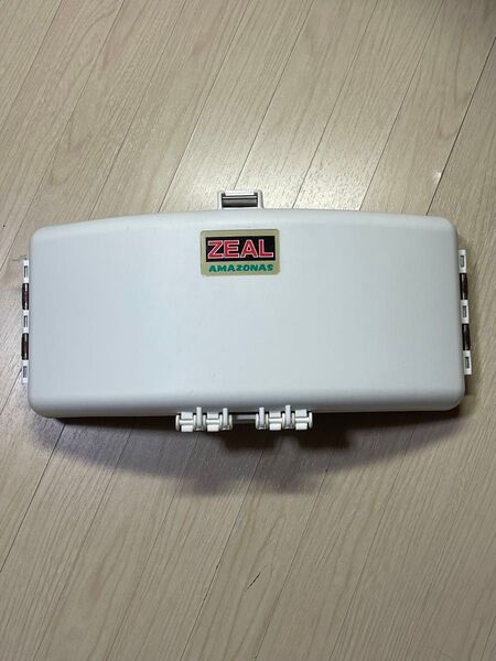 ZEAL ズイール アマゾン ウエストボックス 2001年 ホワイト 超便利! ※画像のルアーは商品ではありません。BOXのみです